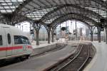 Hier ein Blick entlang des Triebzuges 4653 mit Ausfahrt auf die Hohenzollern Brücke aus dem Kölner Hbf am 21.12.13