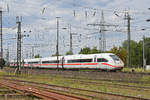 ICE 4 0812 047-0 fährt beim badischen Bahnhof ein.