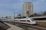 ICE 4 0812 011-6 fährt Richtung Bahnhof Muttenz. Die Aufnahme stammt vom 23.12.2021.