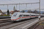 ICE 4 5812 049-5 durchfährt den Bahnhof Rupperswil. Die Aufnahme stammt vom 01.07.2022.