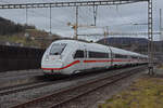 ICE 4 5812 048-7 durchfährt den Bahnhof Gelterkinden. Die Aufnahme stammt vom 30.12.2021.