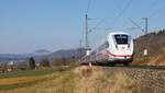 ICE 515 Hamburg-München am 11.03.2022 bei Kuchen. Grüße gehen an den TF. 