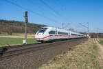 ICE 812 206-9 ist am 23.03.2022 bei Kerzell in Richtung Frankfurt/M. unterwegs.