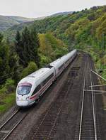 Der auf die rechte Rheinstrecke umgeleitete ICE-T DB Fernverkehr Tz 1178 (411 078/578)  Ostseebad Warnemünde  ist als ICE 27 Hamburg Hbf - Wien Hbf am 29.04.17 in Osterspai unterwegs.