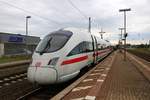 411 528 (Tz 1128  Reutlingen ) und 415 524 (Tz 1524  Hansestadt Rostock ) als ICE 1207  Karwendel  (Linie 28) von Hamburg-Altona nach Mittenwald stehen in Naumburg(Saale)Hbf auf Gleis 2.