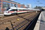 411 530-9  Jena  und 415 020-7  Gotha  machen sich am 18.3.2018 als ICE1699 von Berlin Ostbahnhof nach Frankfurt(Main) Hauptbahnhof im Startbahnhof auf den Weg.