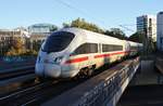 411 065-6  Bad Oeynhausen  erreicht am 3.11.2018 als ICE1512 von München Hauptbahnhof nach Hamburg-Altona den Bahnhof Hamburg Dammtor.