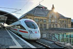 Impression mit Empfangsgebäude und tiefstehender Sonne sowie 411 065/411 565 (Tz 1165  Bad Oeynhausen ) als ICE 1005 (Linie 29) von Berlin Gesundbrunnen nach München Hbf (Ersatz für ICE