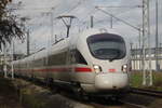 411 013 (Hansestadt Stralsund)als ICE 1749 von Stralsund nach Hannover bei der Ausfahrt im Rostocker Hbf.18.10.2019