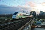 DB Fernverkehr ICE-T 411 xxx am 10.01.20 in Frankfurt auf der Deutscherrnbrücke von einen Steg aus fotografiert