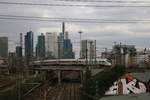 DB Fernverkehr ICE-T 411 xxx am 11.01.20 in Frankfurt am Main von der Camberger Brücke aus fotografiert vor der Skyline 