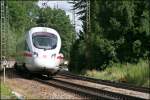 Ein 411er fhrt als ICE 562  ST.ANTON AM ARLBERG  von Wien Westbahnhof nach Bregenz am 27.06.07 bei Brannenburg seinem Ziel entgegen.