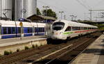 411 025 (ICE 228) überholt eine RB 48 in Bornheim-Sechtem.