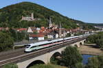 415 024  Hansestadt Rostock  und 411 002  Neubrandenburg  am 8. August 2022 in Gemünden am Main.