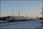 Ein 411er legt sich als ICE 27, Dortmund Hbf - Wien Westbahnhof, bei Bochum-Ehrenfeld in die Kurve.