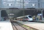 Hier zu sehen der ICE-T (Triebfahrzeug 1112 „Freie und Hansestadt Hamburg“) steht hier am Gleis 10 des Leipziger Hbf bereit. Er fuhr von Innsbruck nach Berlin Hbf. Wer genau hinschaut, erkennt die restliche Masse an Fotografen, welche an dem Treffen teilgenommen hat. Leipzig Hbf den 04.04.2009

