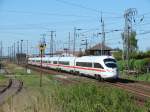 Als Ersatz fr einen IC kam 411 062 nach Stralsund. Hier beim Verlassen von Stralsund Hhe Stellwerk Abzw. Srg. (01.05.09)