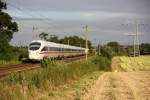 411 025  Arnstadt  auf dem Weg von Dresden nach Magdeburg, hier zwischen Balitz und Stauda unweit Priestewitz, 30.07.09