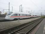 Hier 411 856-5  Waren (Mritz)  als ICE1597 von Berlin Gesundbrunnen nach Mnchen Hbf., bei der Ausfahrt am 28.10.2009 aus Leipzig Hbf.