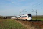 ICE 1555 nach Dresden Hbf ist am 19.11.2009 zwischen Zeithain und Glaubitz unterwegs.