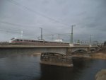 EIn ICE-T auf der Marienbrcke in Dresden auf dem Weg nach Leipzig.