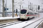 Ein ICE der BR 411 rauscht am 06.01.2010 durch Bitterfeld Richtung Leipzig.