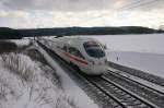 Ein ICE von Wien nach Frankfurt/Main auf der KBS 880 bei Parsberg.(30.01.2010)