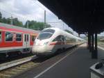 Der ICE 1707 nach Mnchen, durchfuhr am 30.6.10 den Bahnhof Kronach in Richtung Lichtenfels.