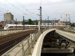 Ein ungewohntes Bild auf der Stadtbahnlinie! Ein 411-er ICE als ICE 695 nach Stuttgart kurz vor der Einfahrt in den Berliner Huaptbahnhof am 07.08.2010.