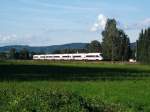 Der ICE 1504 nach Hamburg-Altona am 31.8.10 bei Halach(b.