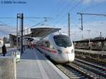 411 532  Wittenberge  steht am 27.11.2005 mit annhernd 3 Stunden versptung als erster Zug berhaupt im neuen Nordteil des Hbf Erfurt.