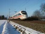 Der ICE 1611 ist am 30.01.11 bei Knellendorf Richtung Kronach unterwegs.