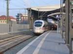 2005-12-10 - Erfurt Hbf, Bereich neuer ICE-Bahnhof - Ansicht neue Bahnhofshalle von der Einfahrt Eisenach mit ICE nach Wiesbaden