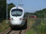 Der ICE 4(0)11 090/590 mute,auf der eingleisigen Strecke Binz-Lietzow,am 09.Juli 2011,einen Kreuzungshalt einlegen und die Einfahrt von 429 029 in Prora abwarten.