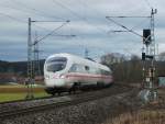 Der ICE 1509 nach Mnchen Hbf ist am 03.Januar 2011 bei Gundelsdorf unterwegs.