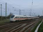 ICE 411 080/580 als Ersatzzug 2513 Binz-Rostock,am 28.April 2012,beim Verlassen von Bergen/Rgen.