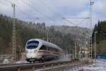 Ein ICE-T durchfhrt am 12.01.2013 den Bahnhof Frtschendorf.