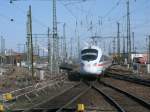 Bei dieser Aufnahme handelt es sich nur um einen Nachschuss und vom Ende vom Bahnsteig,als ein 411,am 26.Mrz 2012,im Leipziger Hbf in die Abstellanlage fuhr.