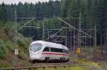 Ein ICE-T schlngelt sich am 22.09.2013 bei Steinbach am Wald die Frankenwaldrampe hoch.