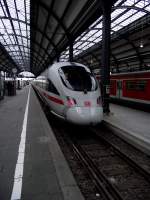 Ein ICE T (BR 411) steht am 21.11.13 in Wiesbaden Hbf 