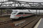 Hier 411 027-6  Weimar  und 411 002-9  Neubrandenburg  als ICE1511 von Berlin Gesundbrunnen nach München Hbf., bei der Einfahrt am 28.3.2014 in Berlin Gesundbrunnen.