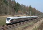 411 011 als ICE 1189 (Hamburg-Altona–Mnchen Hbf) am 02.04.2011 zwischen Unterl und Eschede