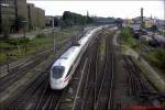 Die Doppeleinheit ICE T verlsst als ICE 1519 Kiel-Leipzig-Mnchen in Sommer 2002 den Kieler Hbf.