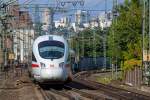 Ausfahrt des ICE Neubrandenburg vom Bahnsteig 7 in Fulda.