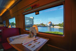 Blick aus dem Fenster des Bordrestaurants ICE 1632 auf den Hafen von Anklam.