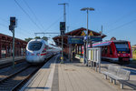 Auf der Zugzielanzeige des Bahnhofs Pasewalk sind die Zielbahnhöfe vom ICE OSTSEEBAD BINZ  und des RE 4 STADTTORE LINIE angezeigt.- 26.08.2016

