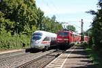 Als am 27.08.2015 die 111 022-0 ihren RE (Nürnberg Hbf - Regensburg Hbf) durch Etterzhausen gen Zielbahnhof schob, begenete ihr der 411 009-4  Güstrow  der auf dem Weg in die Mainmetropole