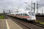 Nachschuss auf 411 060 (Tz 1160  Markt Holzkirchen ) und 411 052 (Tz 1152  Travemünde ) als ICE 1513  Arkona  (Linie 28) von Ostseebad Binz nach München Hbf, die den Bahnhof Bitterfeld auf Gleis 3 verlassen. [24.9.2017 | 15:32 Uhr]