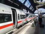Bahnhofsimpression im Karlsruher Bahnhof und die Besonderheit, dass zwei ICE-T Züge der Baureihe 411 als Ersatz für einen ICE1 von Basel nach Berlin fuhren. Karlsruhe Hbf den 20.05.2014