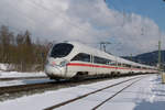 21. Februar 2013, ICE  Erfurt  (Tz 1104) fährt als ICE 208 Innsbruck - Berlin Gesundbrunnen durch den Bahnhof Pressig-Rothenkirchen